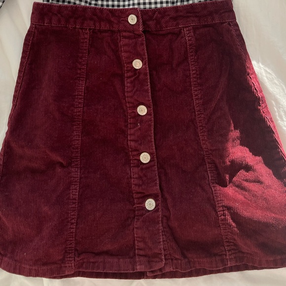 Denim Co Corduroy Maroon mini skirt in US size 4. Used good condition - Picture 2 of 2